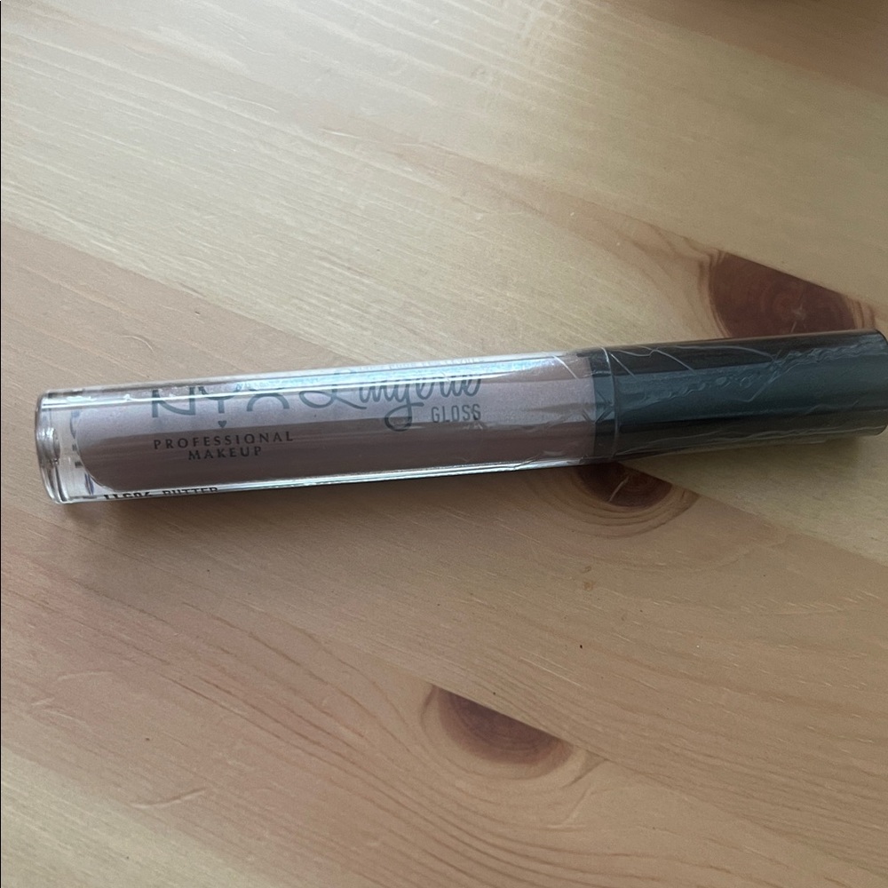 NYX Lingerie Gloss in Butter